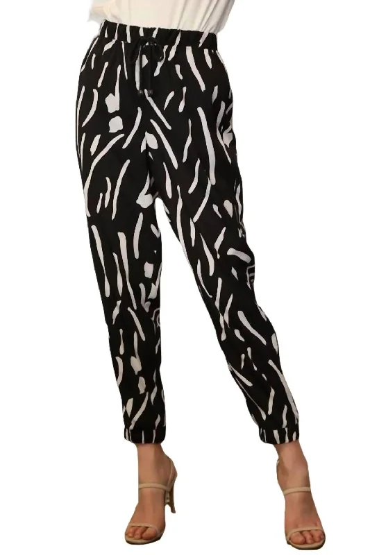 Trendy Street Style Attire Foster Jogger In Black/white